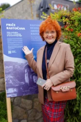 Vesna Jurić Rukavina - radijska novinarka i urednica, publicistica i autorica dokumentarnih filmova koja je svojim znanjem i ljubavlju prema Rastokama pomogla pretočiti Anitina kazivanja u pisanu priču